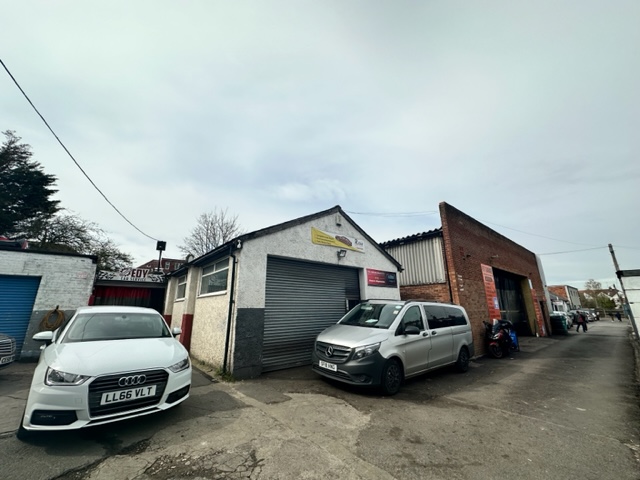 197aburntoakbroadway1