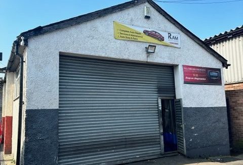 197aburntoakbroadwayAA