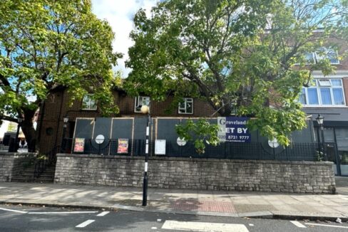 156ColneyhatchlaneAA