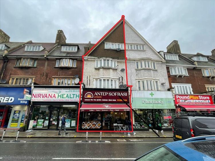 323greenlanesfrontrededge