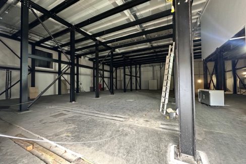 penquinwarehouse rear