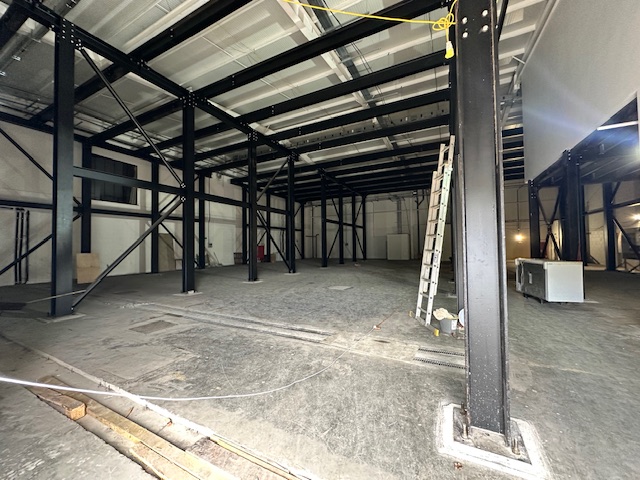 penquinwarehouse rear